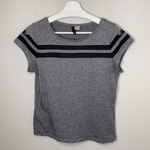 ✨ 3 for $35. ✨ H&M Grey Mesh Panel Tee